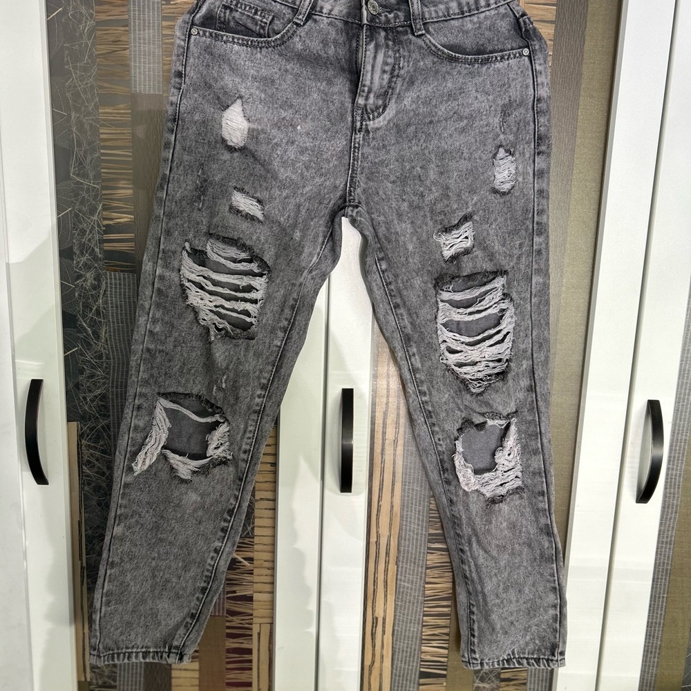 EUC Black Distressed Jeans